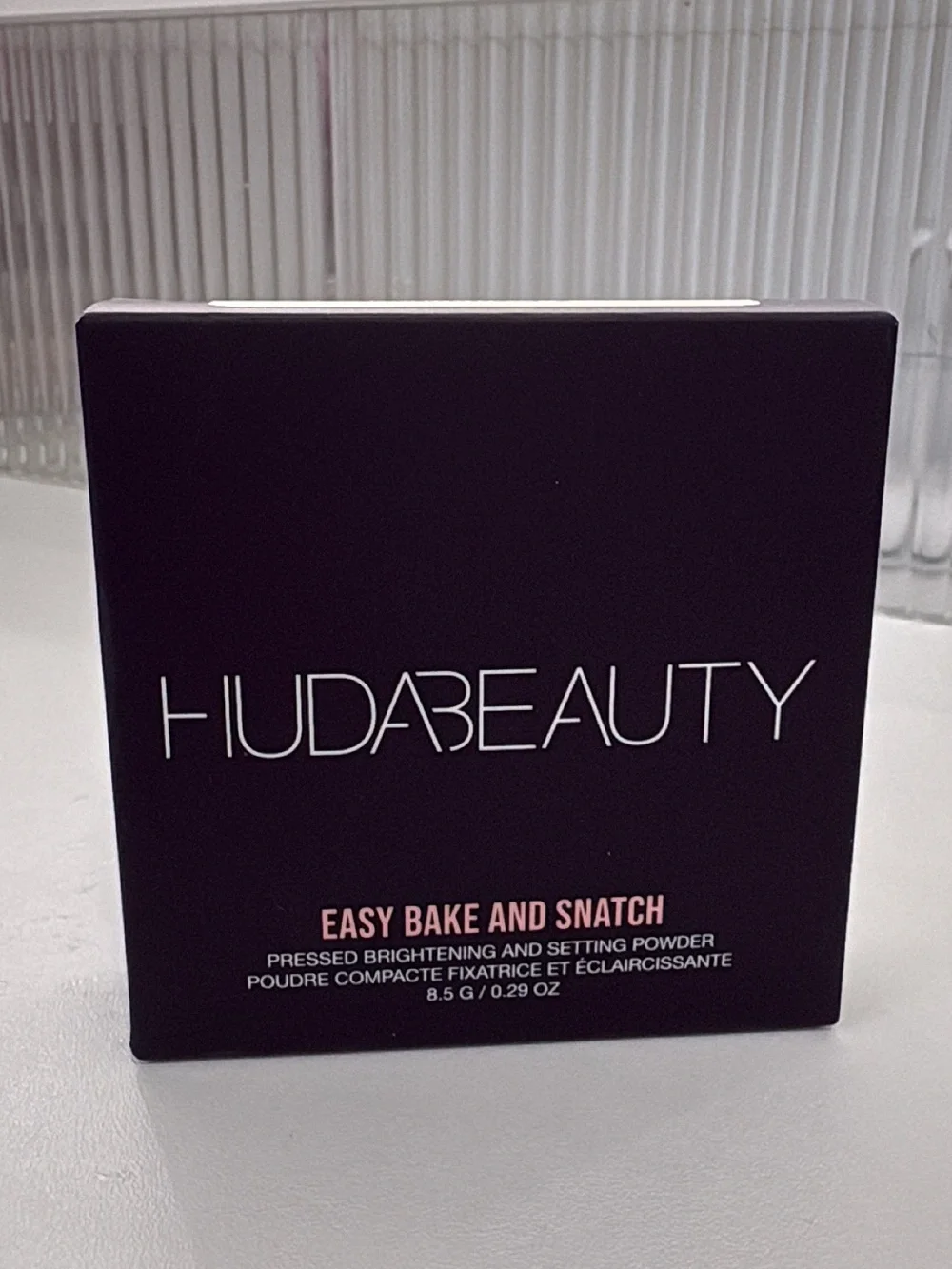 HUDA BEAUTY Easy Bake and Snatch Pressed Powder - Black & Pink Accents
